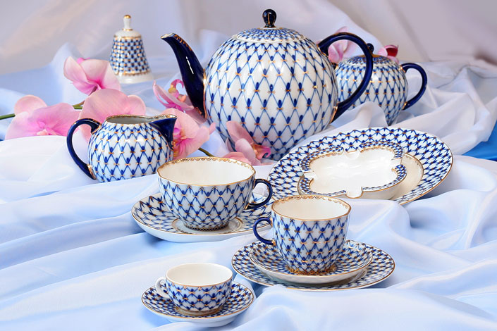 Porcelain Teapot Tulip Cobalt Net 10 Cups 67 oz/2000 ml