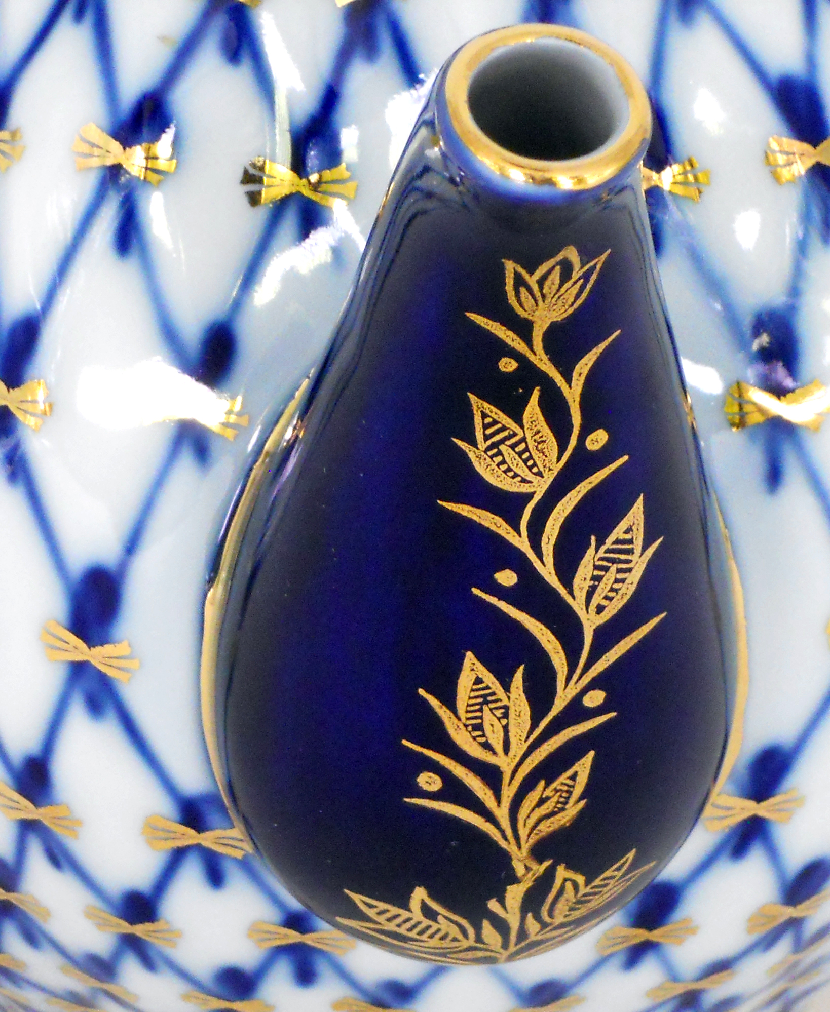 Porcelain Teapot Tulip Cobalt Net 10 Cups 67 oz/2000 ml