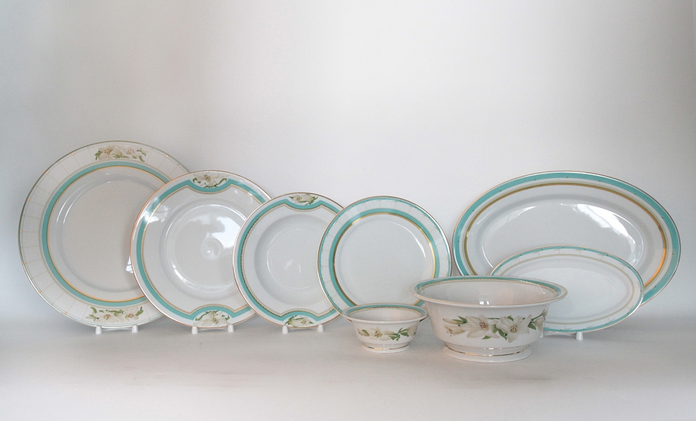 LOMONOSOV PORCELAIN DINNER SET NORTH AURORA 24 PC